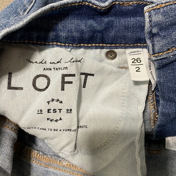Loft, modern skinny, distressed/raw hem, Size 2/26 - Picture 3 of 6